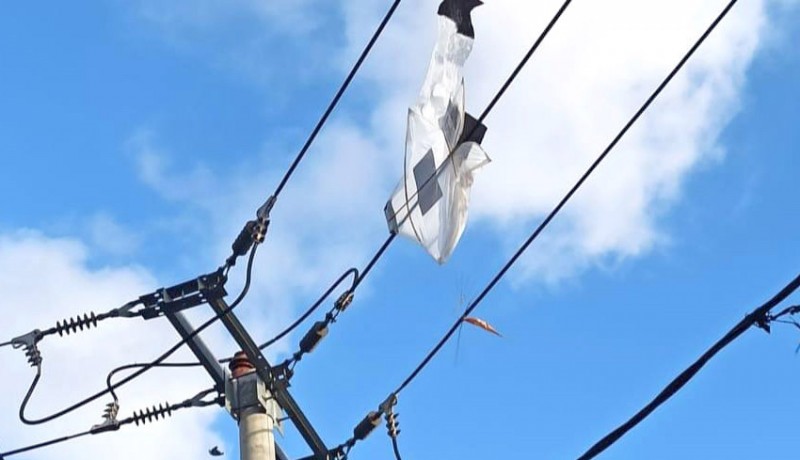 Gara-gara Layang-layang, PLN di Tembilahan Padam 4 Jam