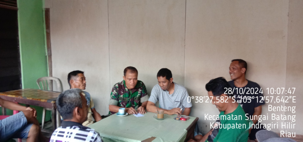 Babinsa Serka M. Hasan Tingkatkan Silaturahmi Sekaligus Wujudkan Pemilu Damai 2024