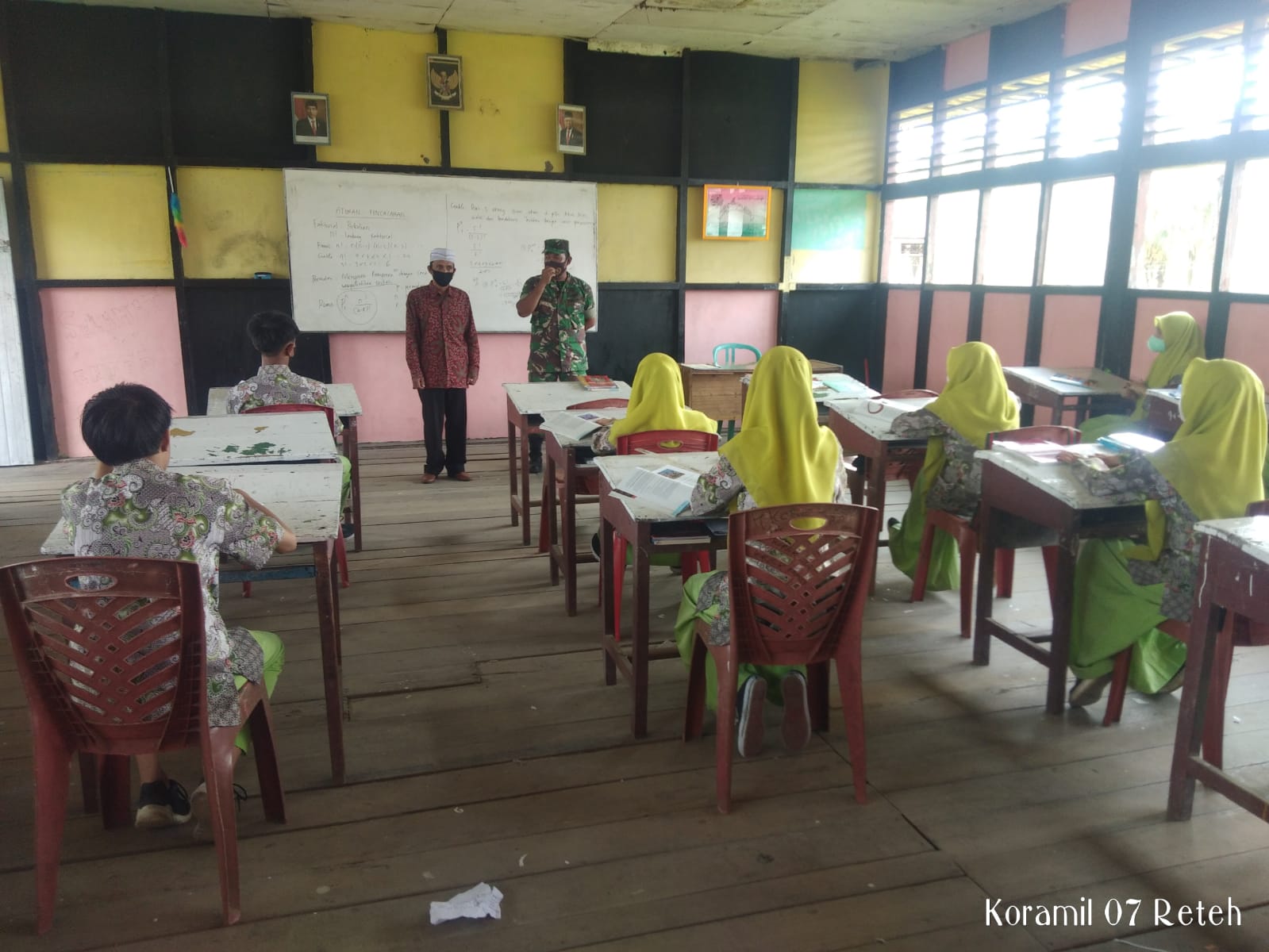 Peltu Doni Akmal Lakukan Komsos dan Wasbang di SMAN 2 Pulau Kijang