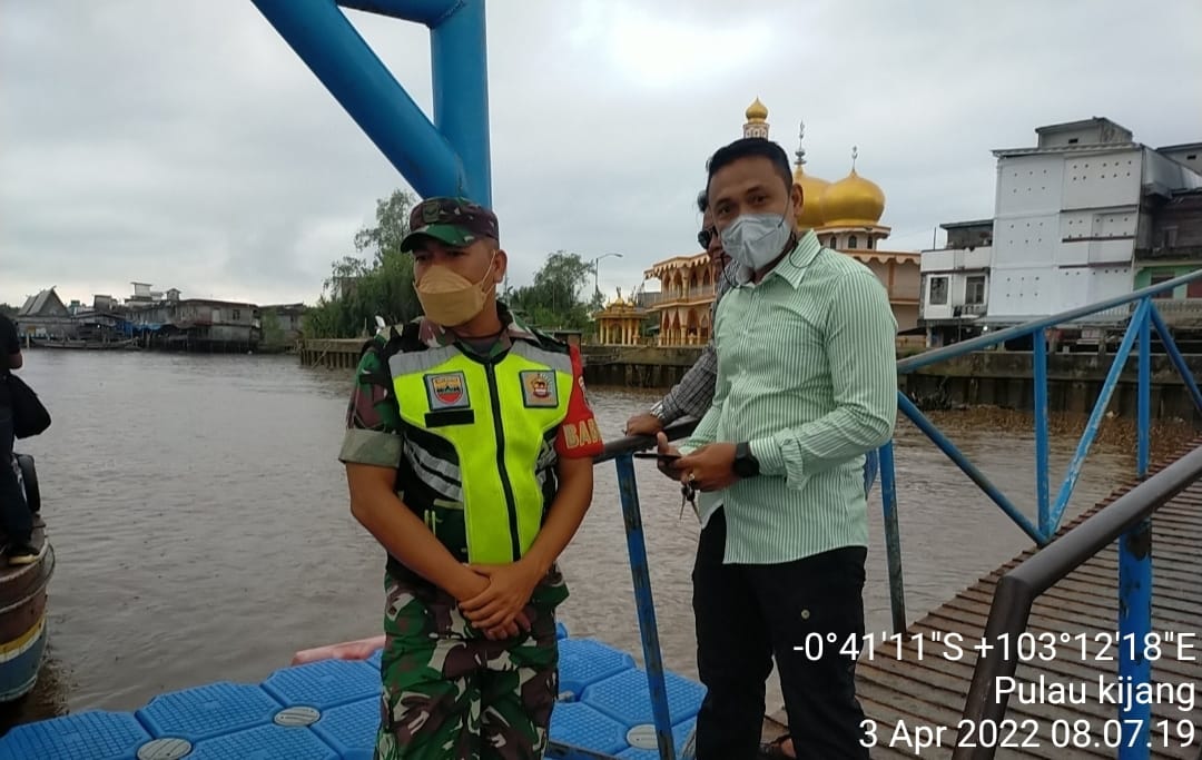 Walaupun Puasa, Personil Koramil 07/Reteh Tetap Tegakkan Protkes