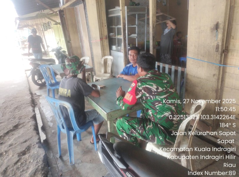 Tingkatkan Rasa Persaudaraan Melalui Komsos Dengan Babinsa Praka M. Adzan Niko