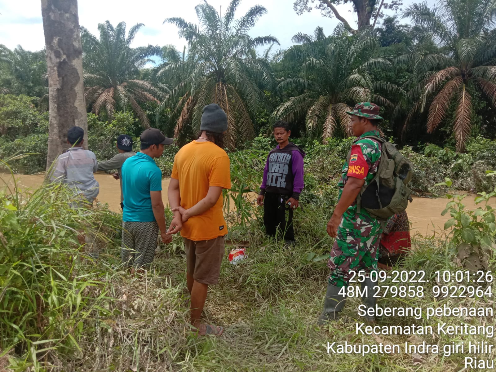 Babinsa Koramil 09/Kemuning Patroli Rutin Ke Wilayah Terkati Karlahut