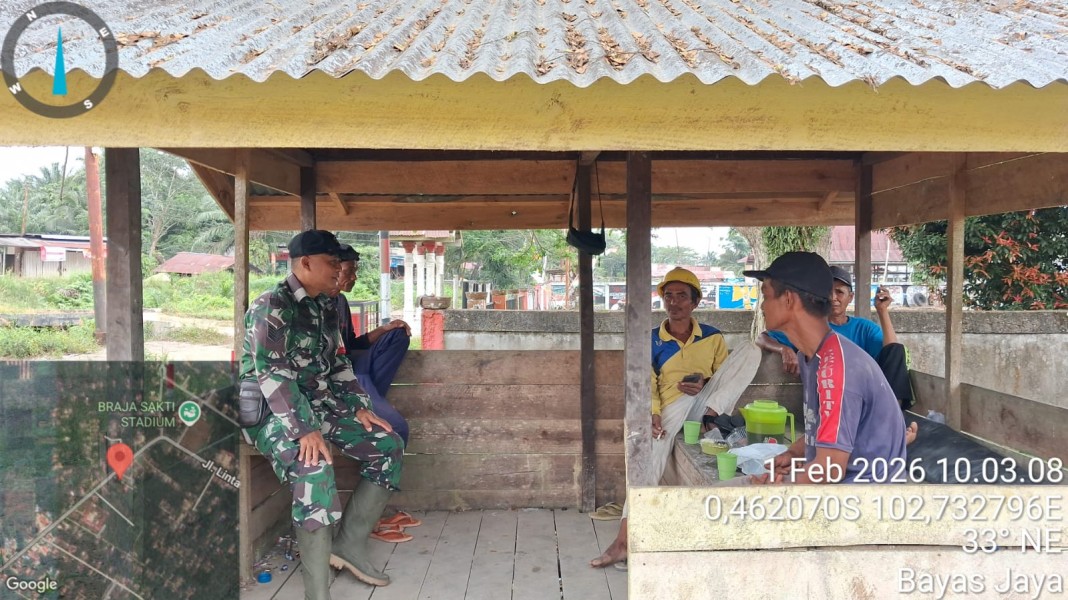 MELALUI KOMSOS, BABINSA SERMA DAMRIANTO AJAK WARGA JAGA KETERTIBAN DAN KEBERSIHAN LINGKUNGAN