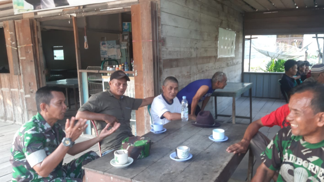 Koramil 07/Reteh Rutin Jalin Silaturahmi Dengan Masyarakat Melalui Komsos di Binaan