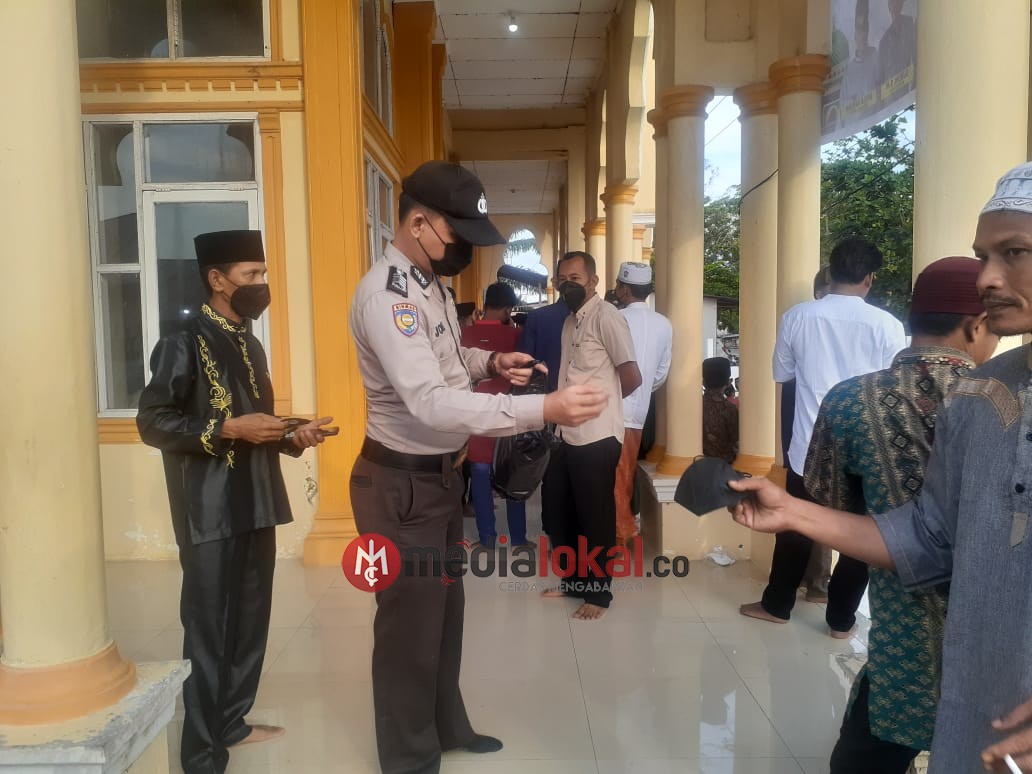 Polsek Rimba Melintang Pam Sholat Idul Fitri di 4 Mesjid