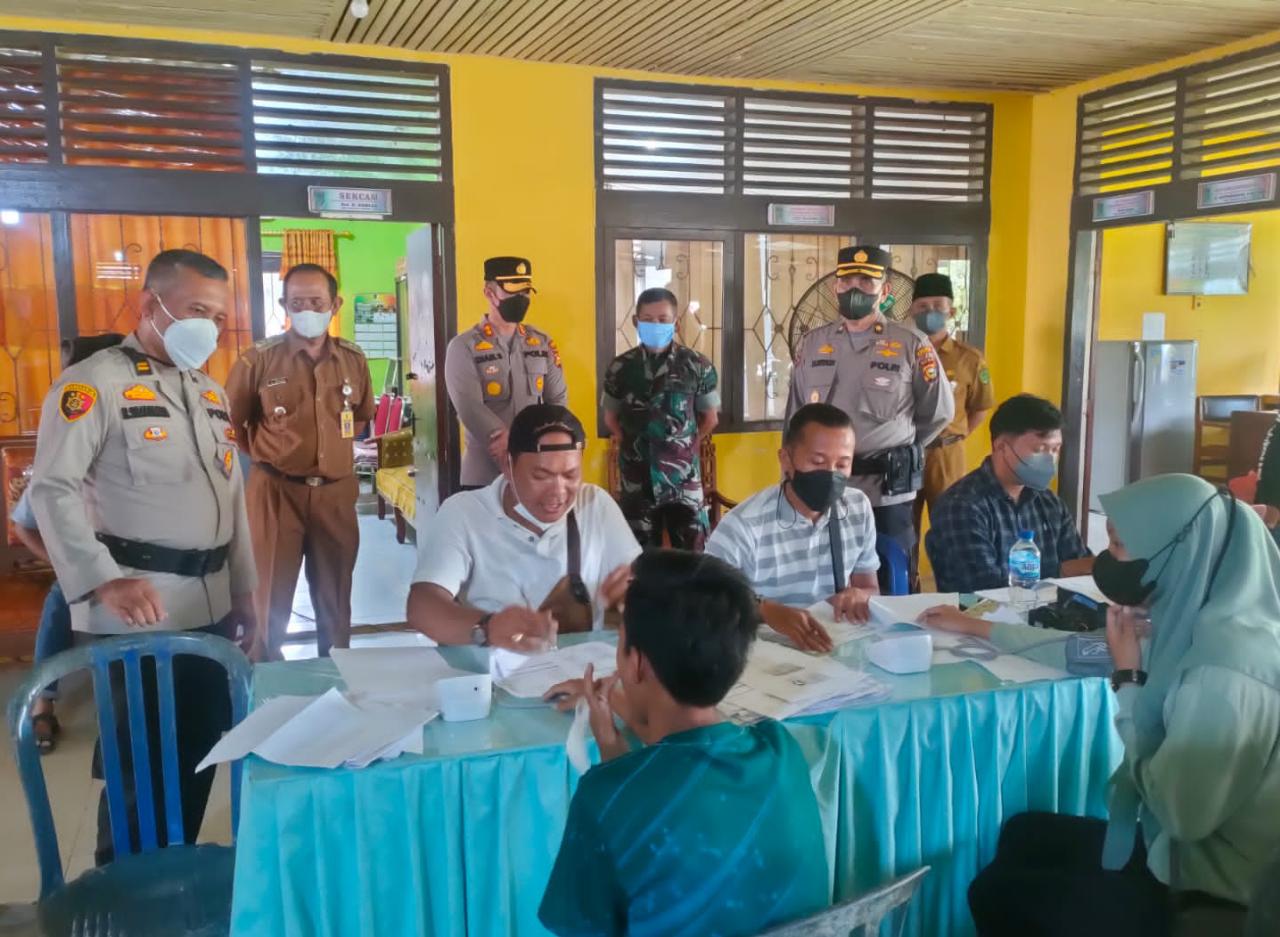 Danramil 03/Tempuling Bersama Kapolres Inhil dan Camat Tempuling Pantau Pelaksanaan Vaksinasi