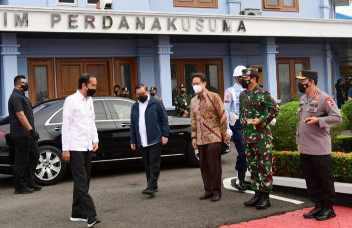 Kunker ke Riau, Presiden Tinjau Vaksinasi COVID-19 dan Pembangunan Infrastruktur