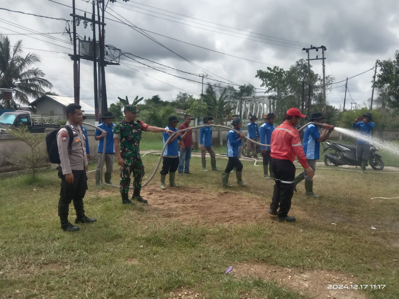 Babinsa Koramil 03/Tpl Serda JG Hutauruk Hadiri Pelatihan dan Pembinaan Masyarakat Peduli Api (MPA) PT. SRL Desa Teluk Jira