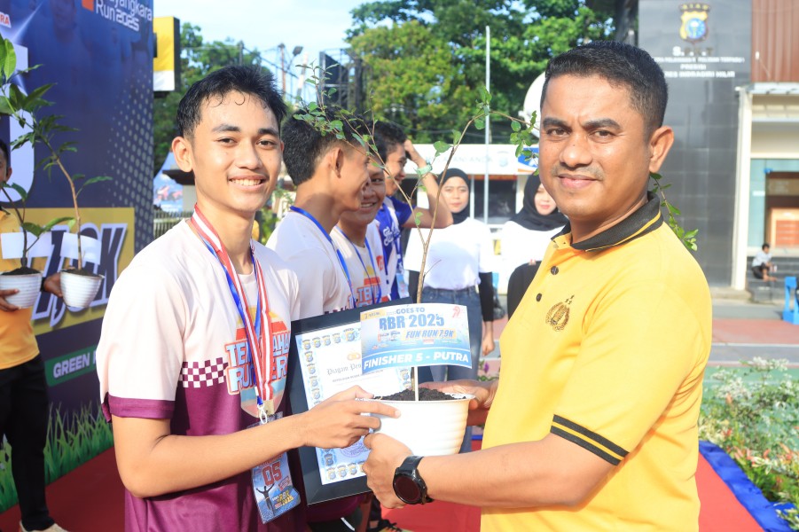 Polres Inhil Gelar 'Goes to RBR Run 2025' Fun Run 7,9 Km Sambut Hari Bhayangkara Ke-79