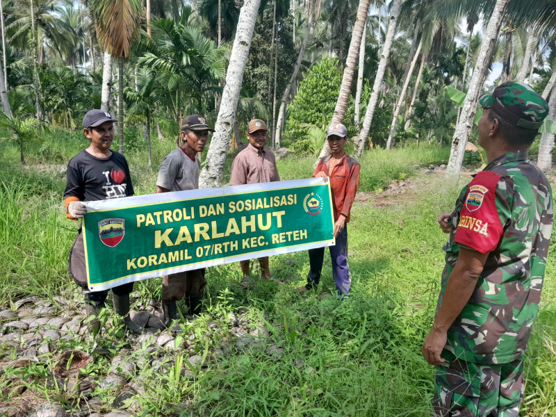 Babinsa Koramil 07/Reteh Patroli Rutin Karlahut dan Upaya Pencegahannya