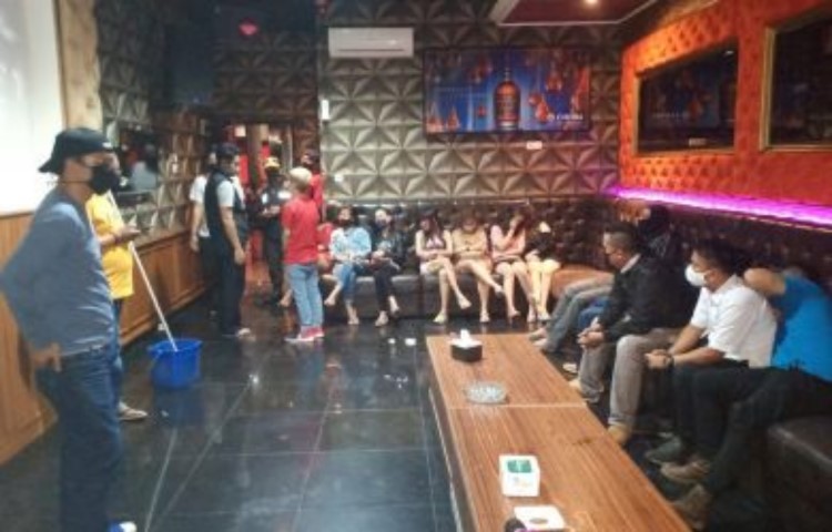Disuruh Phisycal Distancing, Tempat Karaoke di Bandung Malah Buka