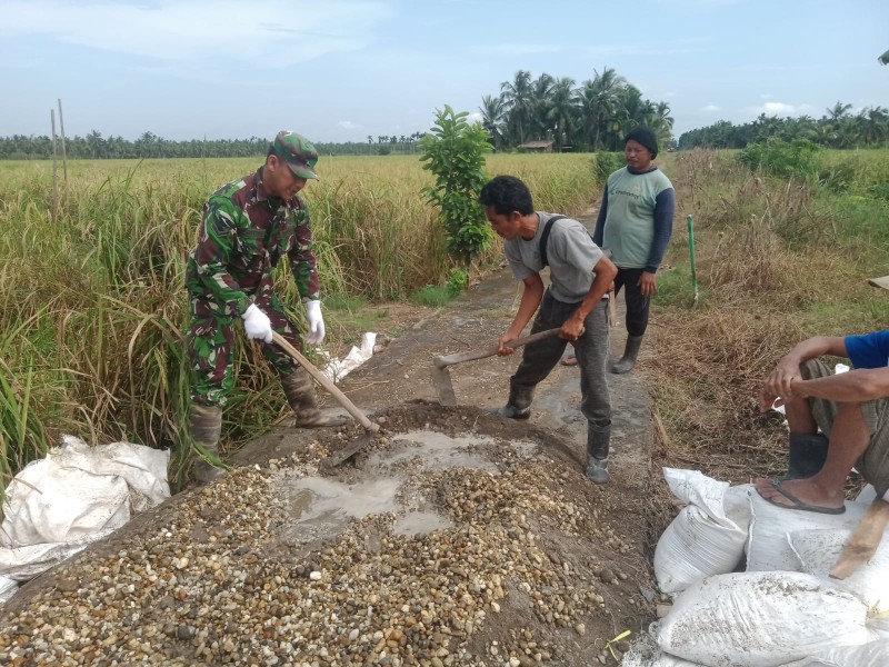 Masyarakat Desa Sanglar Apresiasi Kegiatan Rutin Pengawasan SDM Babinsa Koramil 07/Reteh