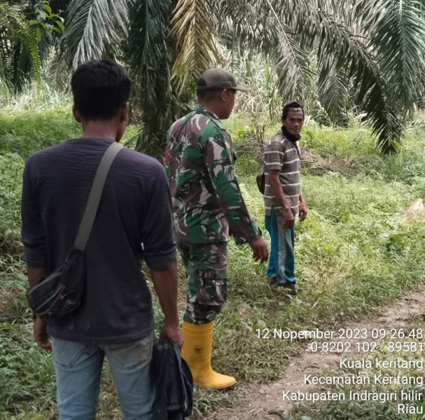Pencegahan Karhutla Dilakukan Babinsa Koramil 09/Kemuning Secara Rutin Bersama Warga