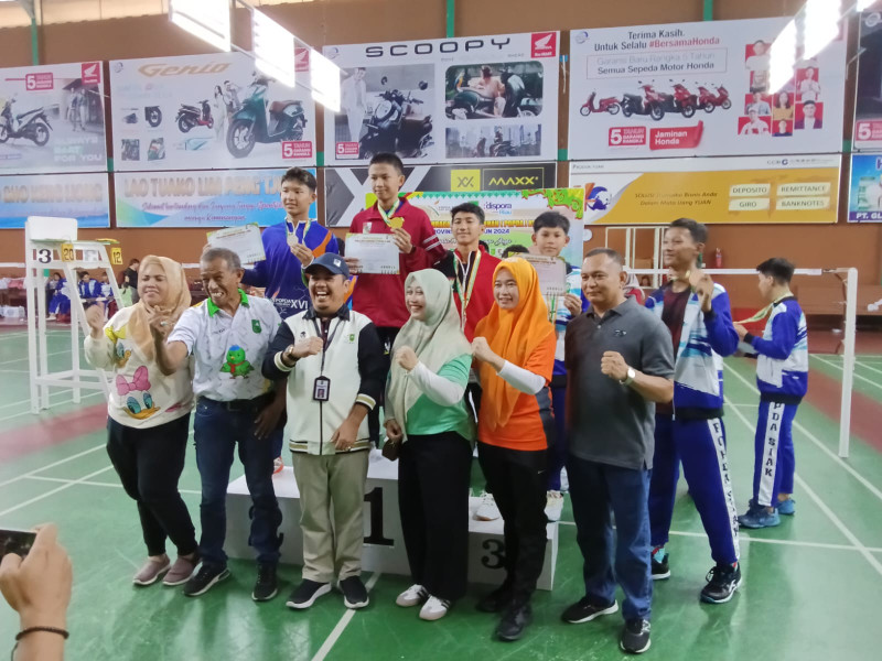 Tim Beregu Putra Pekanbaru Raih Emas dan Putri Siak Sabet Emas di Cabor Bulu Tangkis Pada Popda Riau 2024