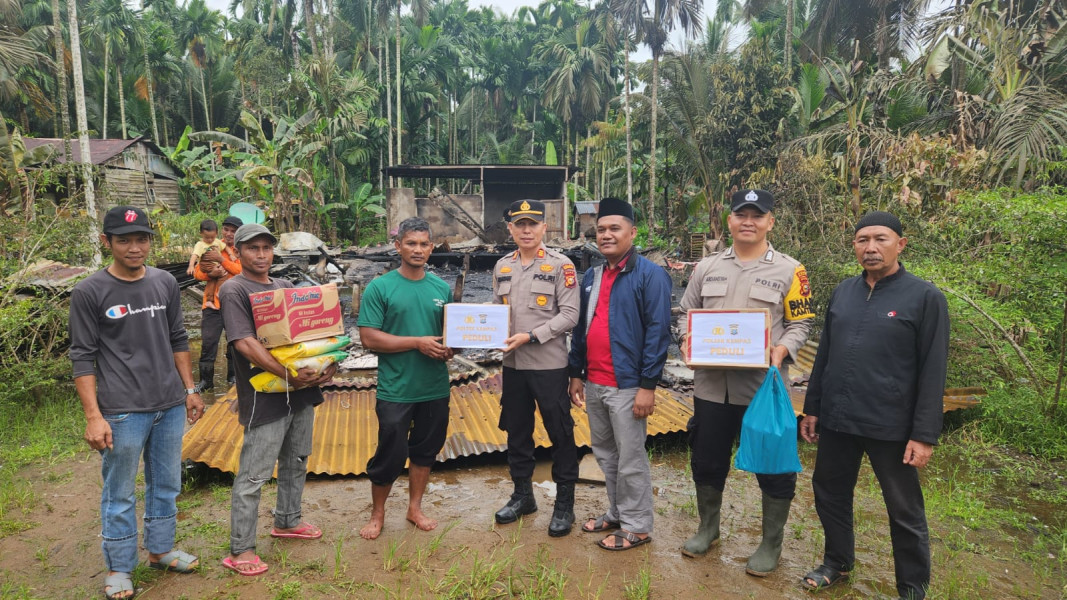 Polsek Kempas Peduli, Berikan Bansos kepada Warga korban Musibah Kebakaran Rumah