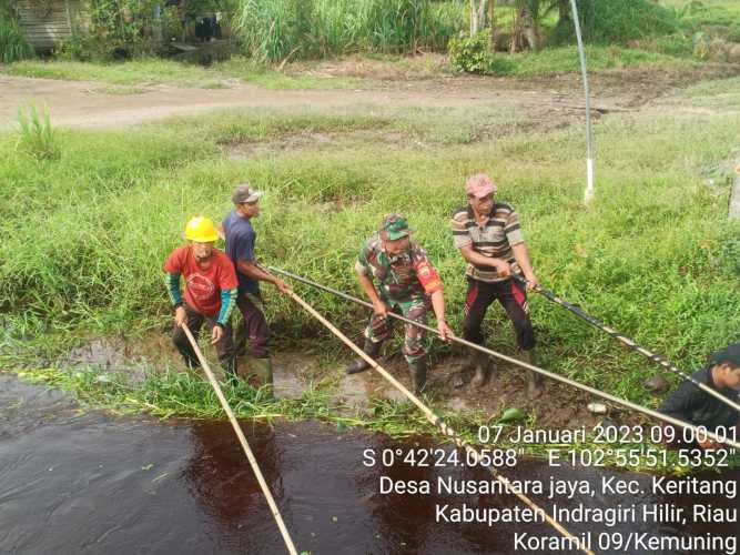 Babinsa Koramil 09/Kemuning Peduli Terhadap Warga Serta Lakukan Goro