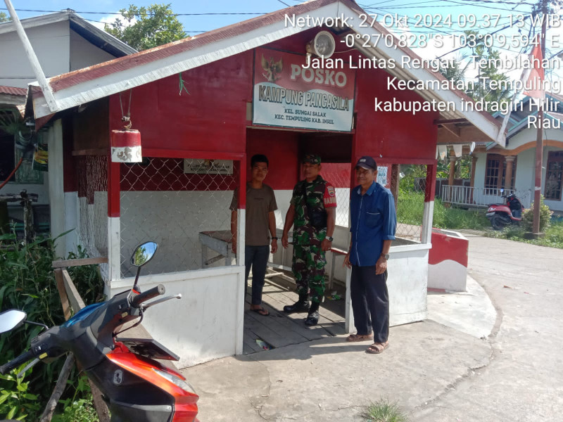 Melalui Komsos, Babinsa Koramil 03/Tpl Sertu Pardamaean Edukasi Warga Jaga Kamtibmas