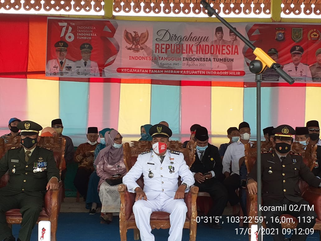 Danramil 02/Tanah Merah Bersama Anggota Ikuti Upacara HUT RI Tingkat Kecamatan