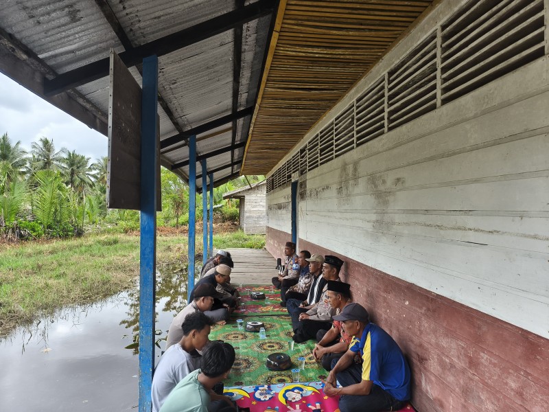Polsek Kuindra Gelar Doa Bersama Syukuran Pembangunan Jembatan  dan renovasi sd 020 Parit 14 Kelurahan Sapat