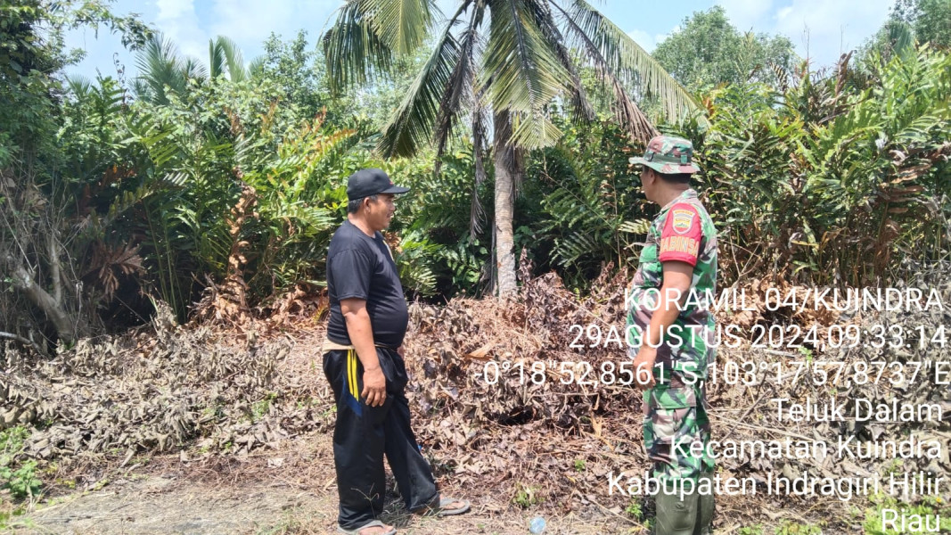 Babinsa Koramil 04/Kuindra Giat Lakukan Pencegahan Karlahut Guna Kenyamanan Lingkungan
