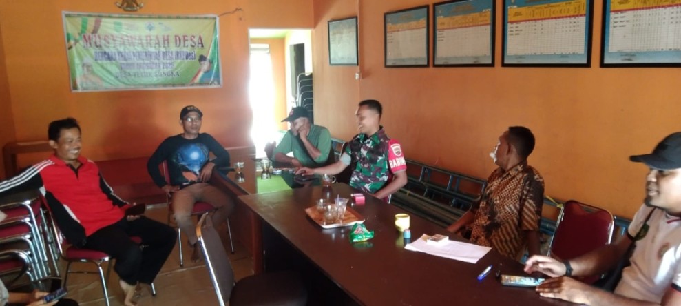 Babinsa Koramil 05/GAS Pratu Rusman Saputra Laksanakan Komsos dengan Masyarakat