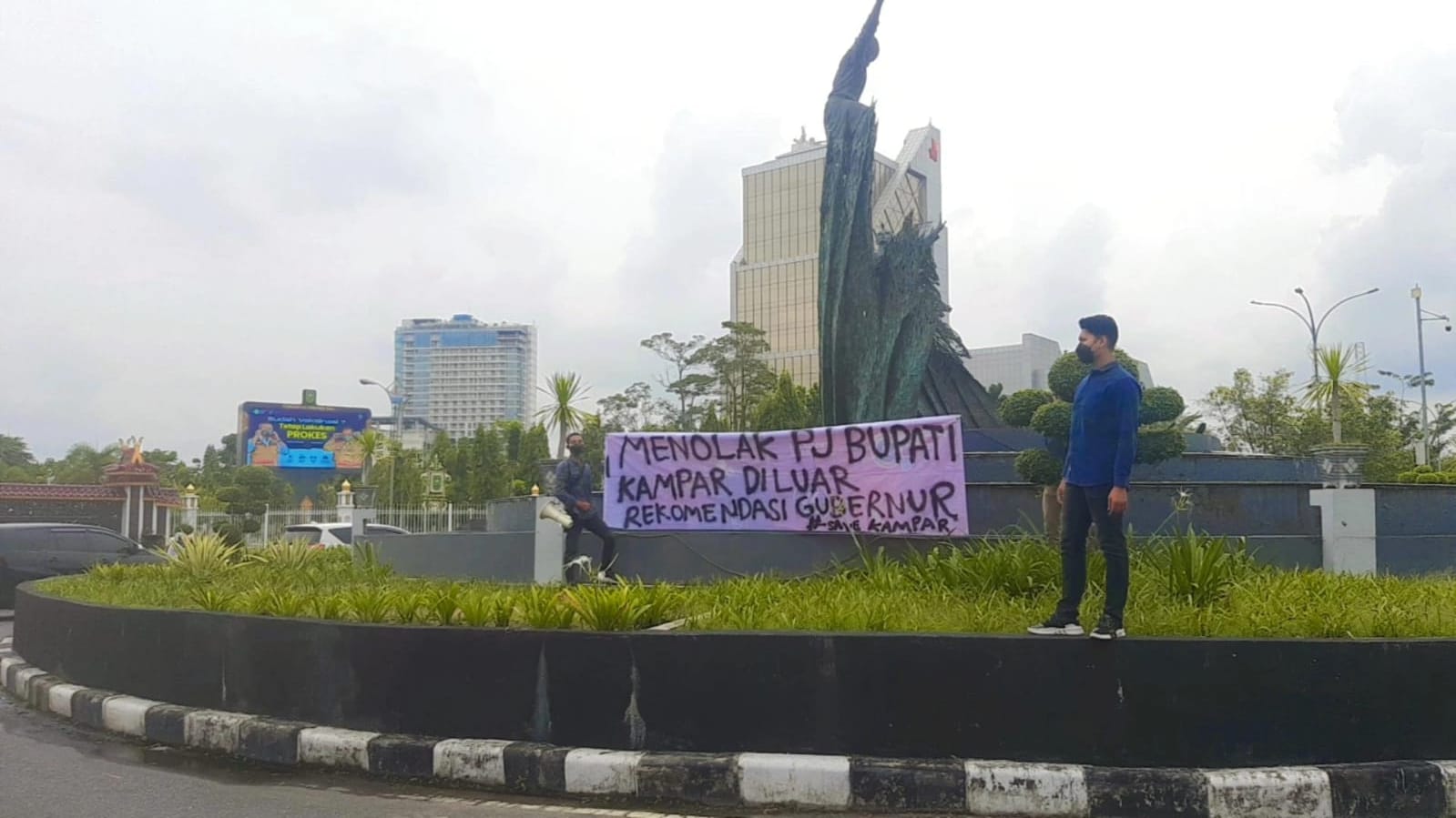 Kamsol Bikin Kontroversi Lagi, Surat Edaran “Swakelola”nya Di Tegur Gubri Syamsuar