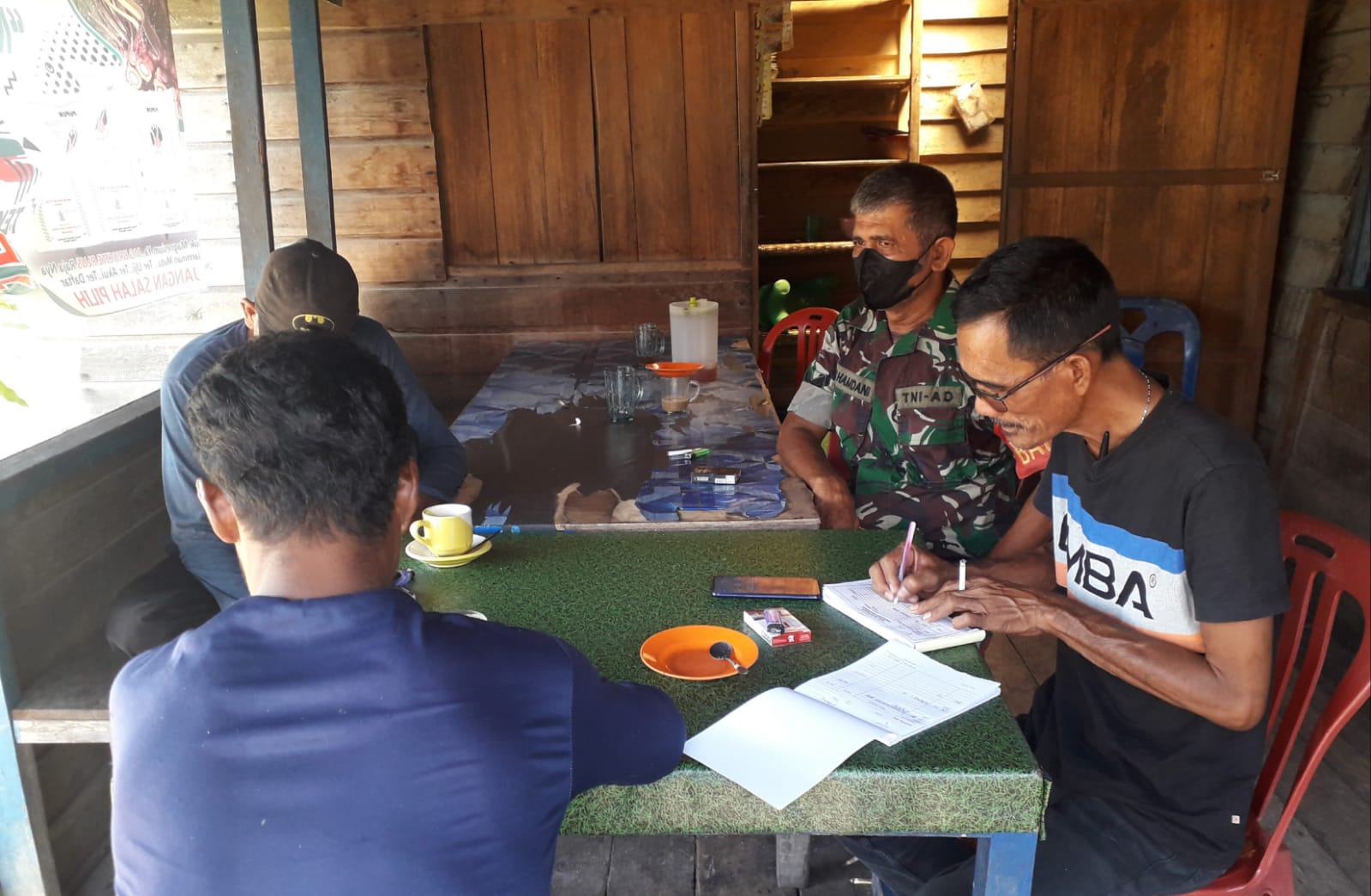 Sertu Eri Hamdani Rutin Lakukan Himbauan Kepada Warga Agar Selalu Berhati-hati Pada Saat Bepergian