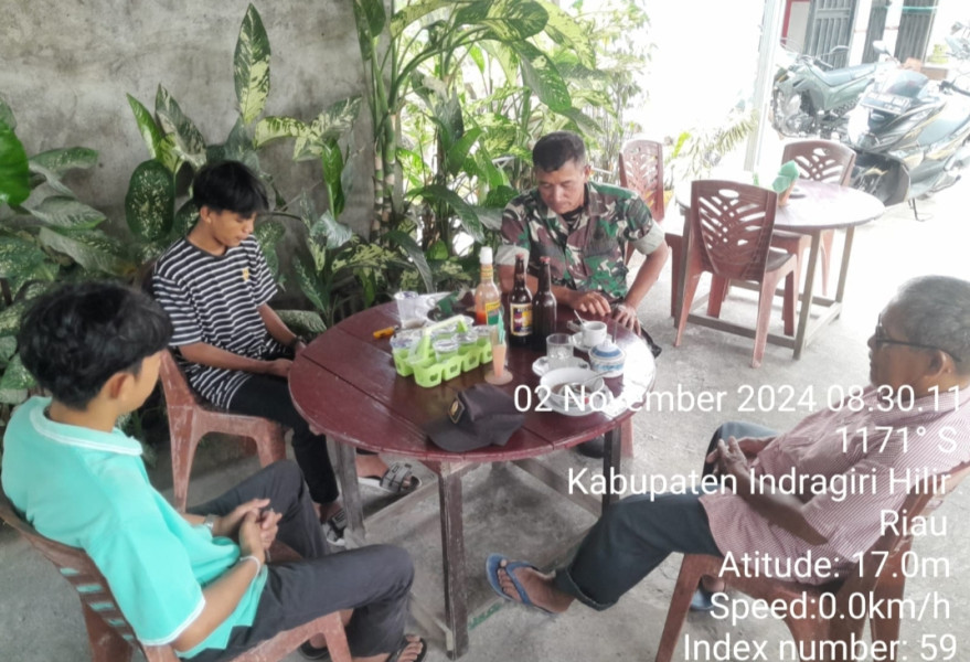 Babinsa Koramil 07/Reteh Laksanakan Komsos dan Berikan Himbauan Pilkada Damai