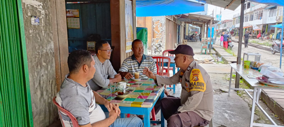 Sambang Warga Dengan Humanis, Bhabinkamtibmas Desa Belantaraya Aiptu Edysah Putra Bangun Sampaikan Pesan Kamtibmas kepada Warganya