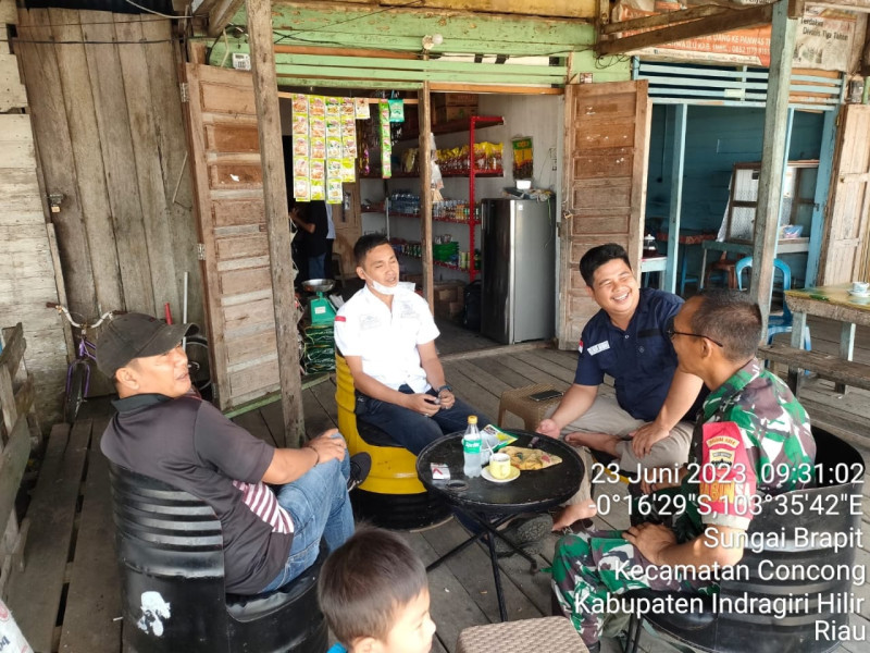 Babinsa Koramil 04/Kuindra Himbau Warga Agar Jangan Sembarangan Membuang Puntung Rokok