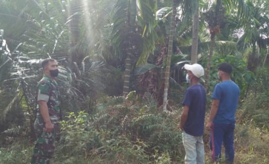 Babinsa Koramil 04/Kuindra Bersama Warga Binaan Tetap Lakukan Patroli Karlahut