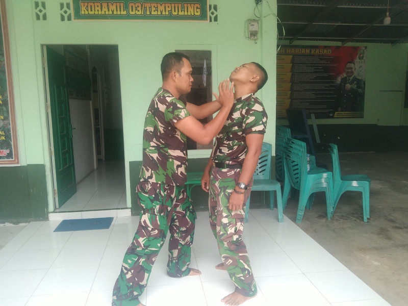 Guna Mengasah Kembali, Personel Koramil 03/Tpl Lakukan Latihan Beladiri Taktis