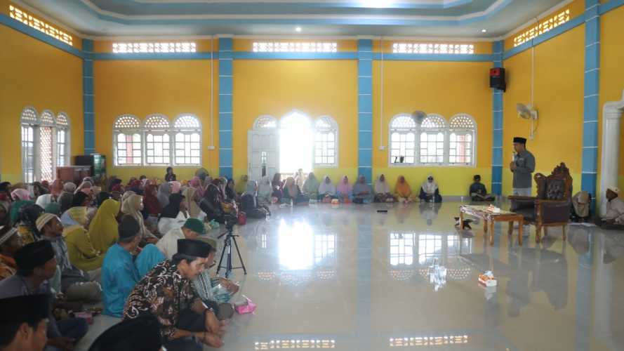 Penuhi Undangan Warga, H. Ferryandi Hadiri Isra' Mi'raj di Desa Harapan Jaya