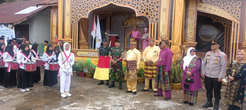 Bupati Kabupaten Inhil dan Komandan Kodim 0314/Inhil Lakukan Kunjungan Terhadap Pembukaan Bazar dan Pelepasan Pawai