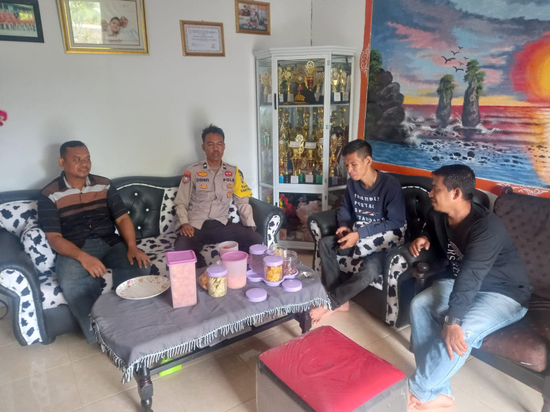 Berikan Himbauan Kamtibmas Terkait Pilkada 2024 Bhabinkamtibmas Polsek Gaung Sambangi Warga