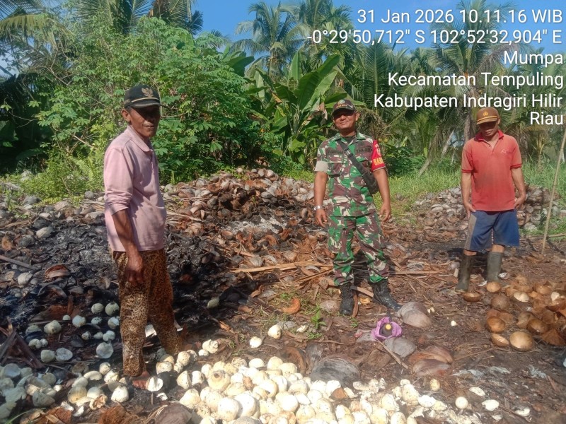 Babinsa Koramil 03/Tpl Laksanakan Kegiatan Patroli Karhutla Di Wilayah Desa Binaan