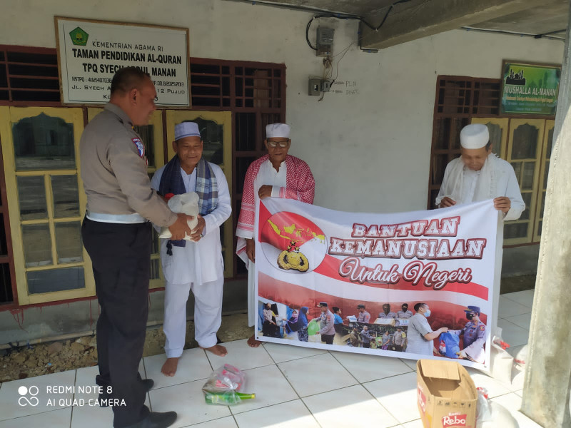 Polsek Pujud Salurkan Bansos berupa Sembako Kepada Lansia