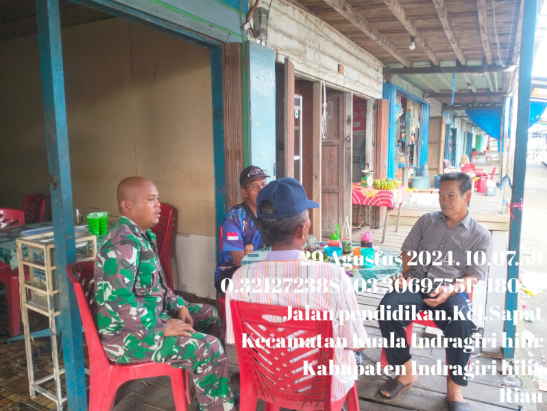 Babinsa Koramil 04/Kuindra Ciptakan Kekompakan dan Kebersamaan Dengan Masyarakat Setempat