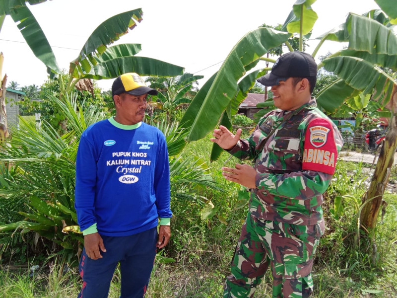 Demi Kenyamanan, Babinsa Koramil 09/Kemuning Turun Untuk Patroli Karlahut
