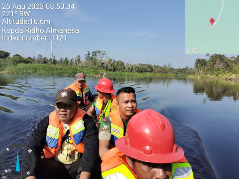 Telusuri Aliran Sungai, Bhabinsa Koramil 05/GAS Kopda Ridho Almahesa Patroli Di lahan Terbuka Area PT.MSK