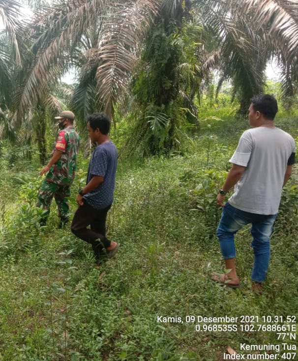 Patroli Karhutla Terus Digencarkan Sertu Adenan Hayat di Desa Kemuning Tua