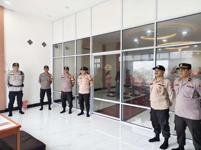 Polsek Gaung Anak Serka Melakukan Pengamanan Kegiatan Ibadah dalam Rangka Perayaan Imlek Tahun 2025 di Vihara Dharma Surya Teluk Pinang