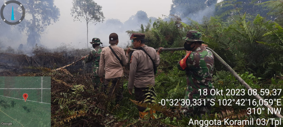 Babinsa Koramil 03/Tpl Ajak Masyarakat Untuk Ikut Memadupadankan Api di Wilayah Binaan