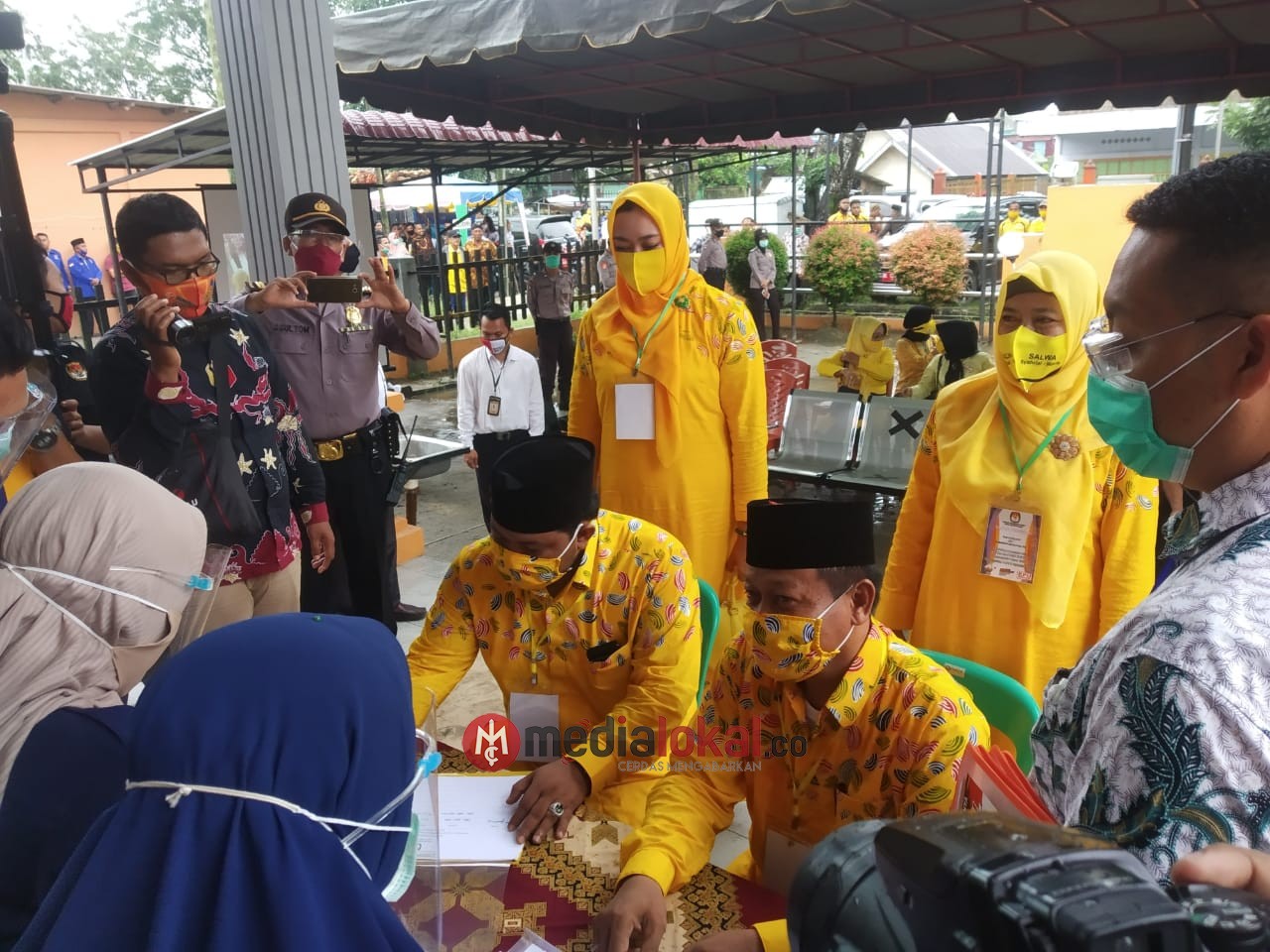 Pasangan Salwa Mendaftar ke KPU Tanjung Balai