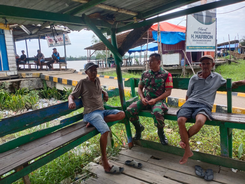 Ciptakan Kenyamanan, Babinsa Kopda Irawan Terus Jalin Hubungan Baik