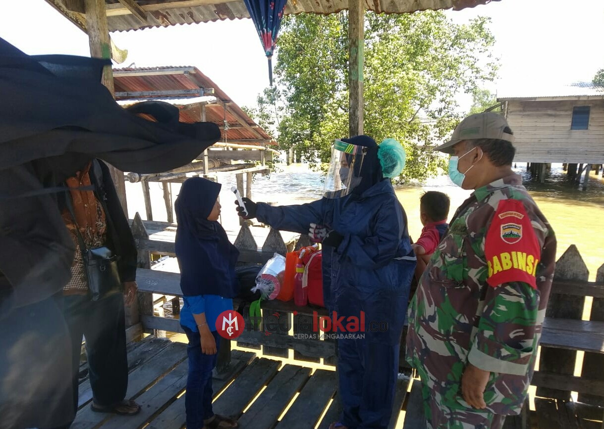 Babinsa Koramil 04/Kuindra Lakukan Penegakan Protokol Kesehatan di Desa Perigi Raja