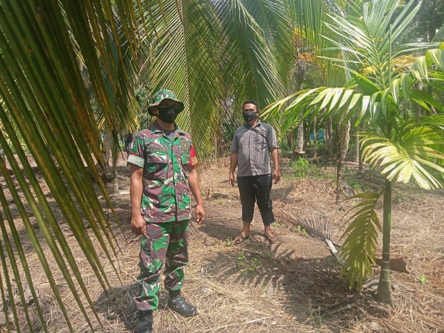 Kopda Deni. S Rutin Lakukan Patroli Karlahut di Paret Jalan Pendidikan