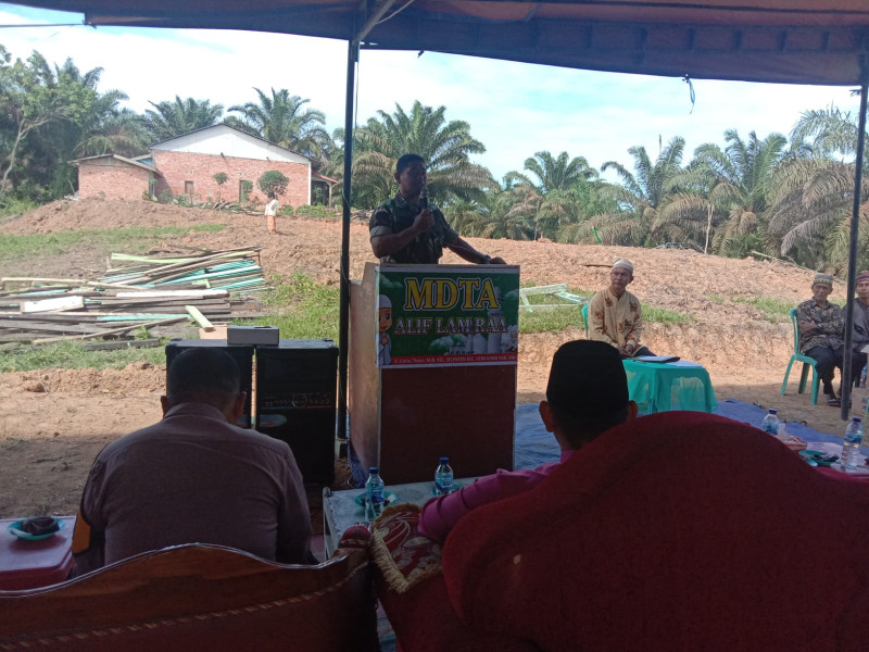 Hadiri Peletakan Batu Pertama Pembangunan MDTA Bersama Danramil 09/Kemuning