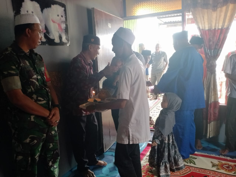 Hadiri Hajatan di Desa Binaan, Bukti Kedekatan Babinsa Dengan Masyarakat Binaan