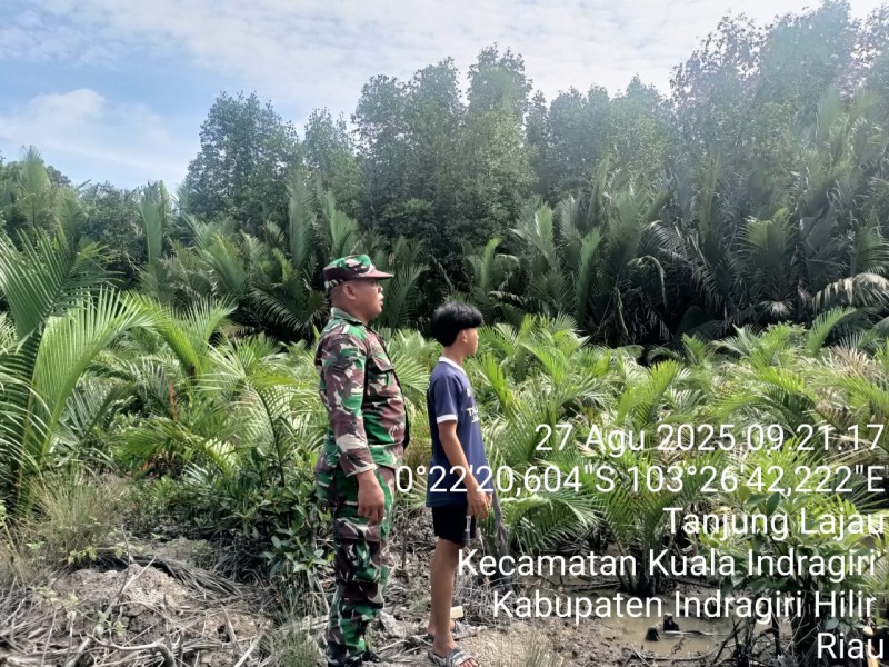 Babinsa Koramil 04/Kuindra Laksanakan Patroli dan Sosialisasi Hindari Karhutla